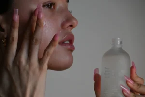 Applying serum to the face